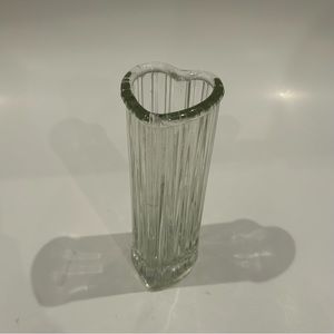 🔻🔻🔻sale Vintage ribbed heart shaped glass vase